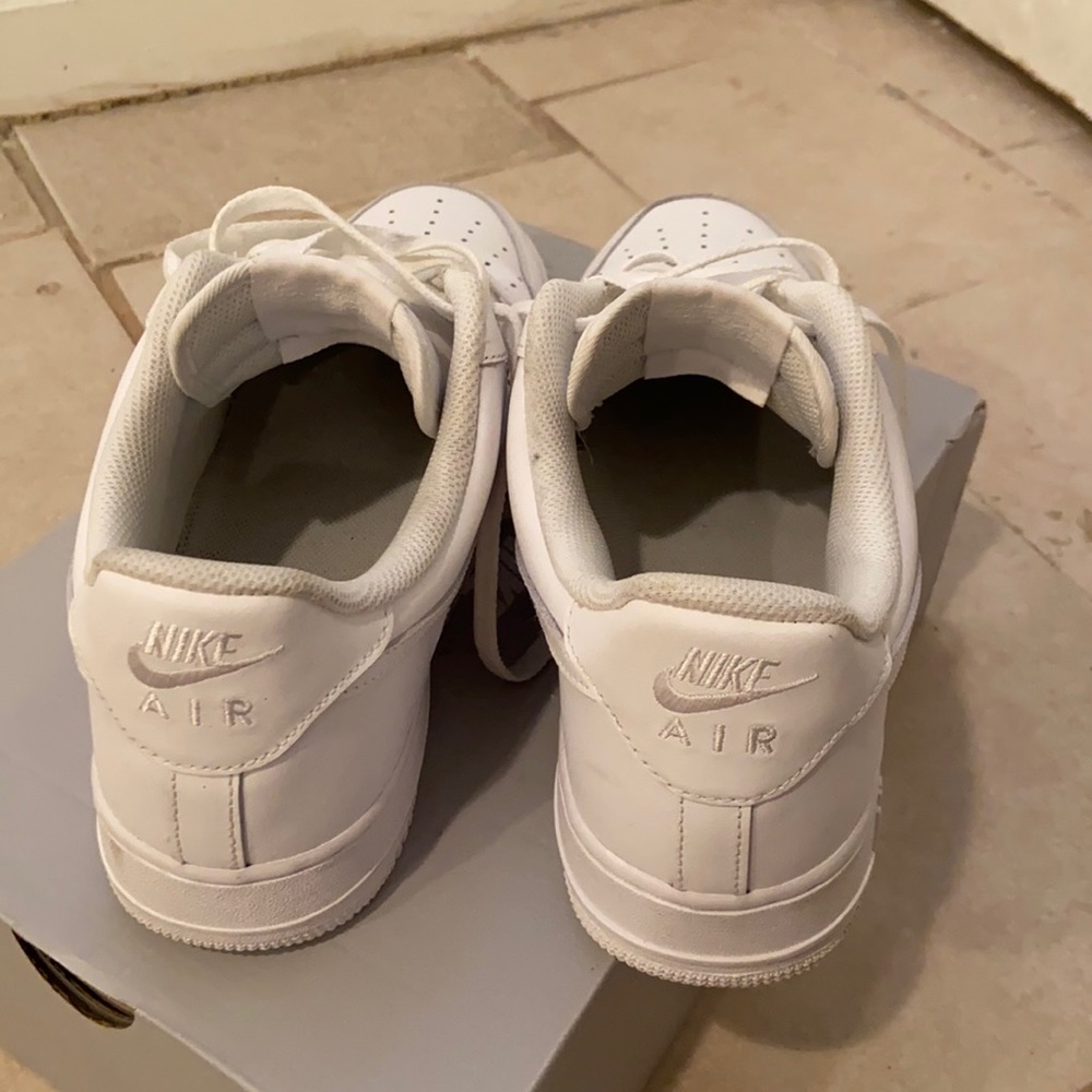 Used White Nike Uptown’s